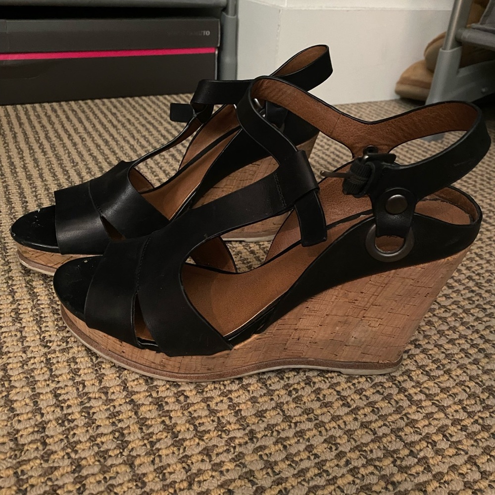 Susina black wedges